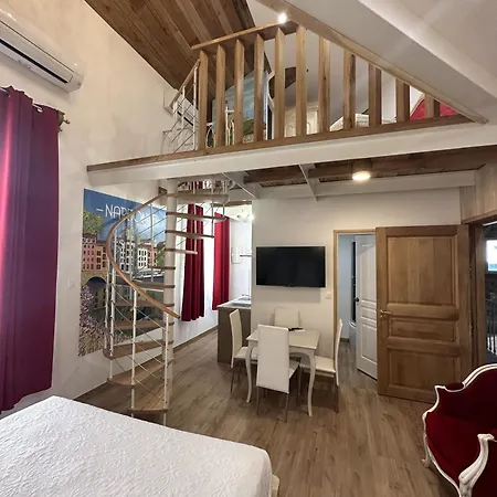 A Mezzanine Dans L'eglise Du Couvent 아파트