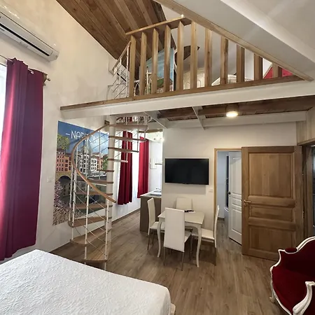 A Mezzanine Dans L'église Du Couvent Narbonne