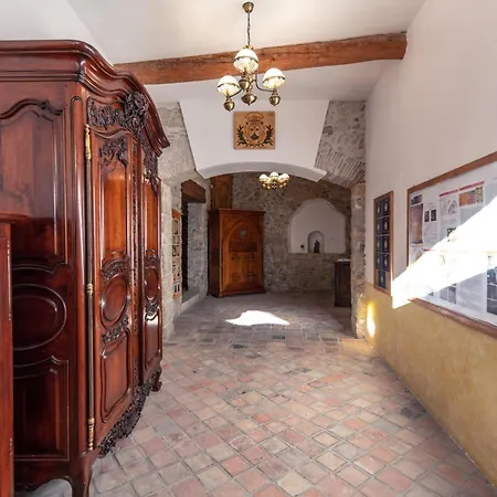 A Mezzanine Dans L'église Du Couvent * Narbonne